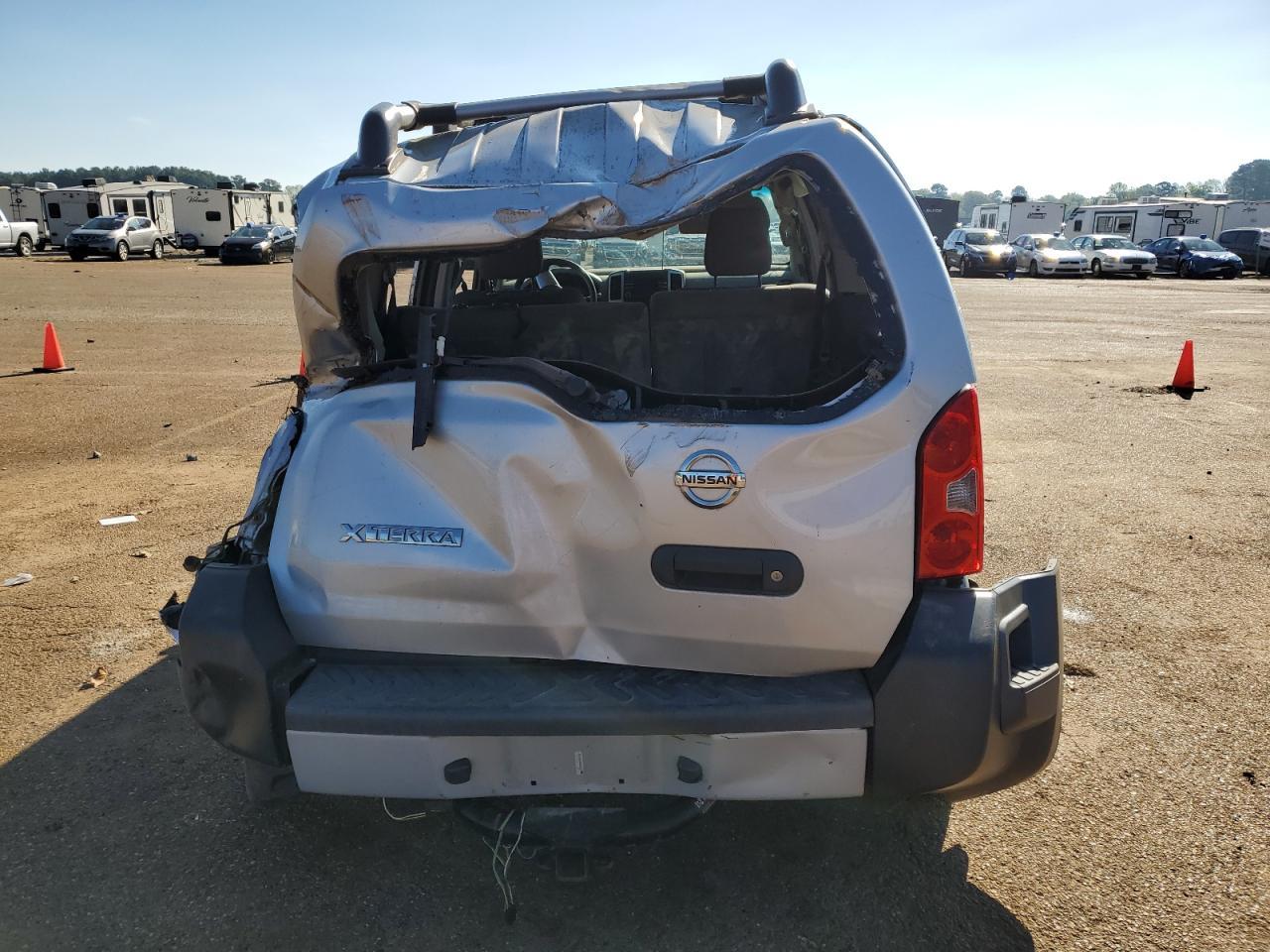 2013 NISSAN XTERRA X - Image 6