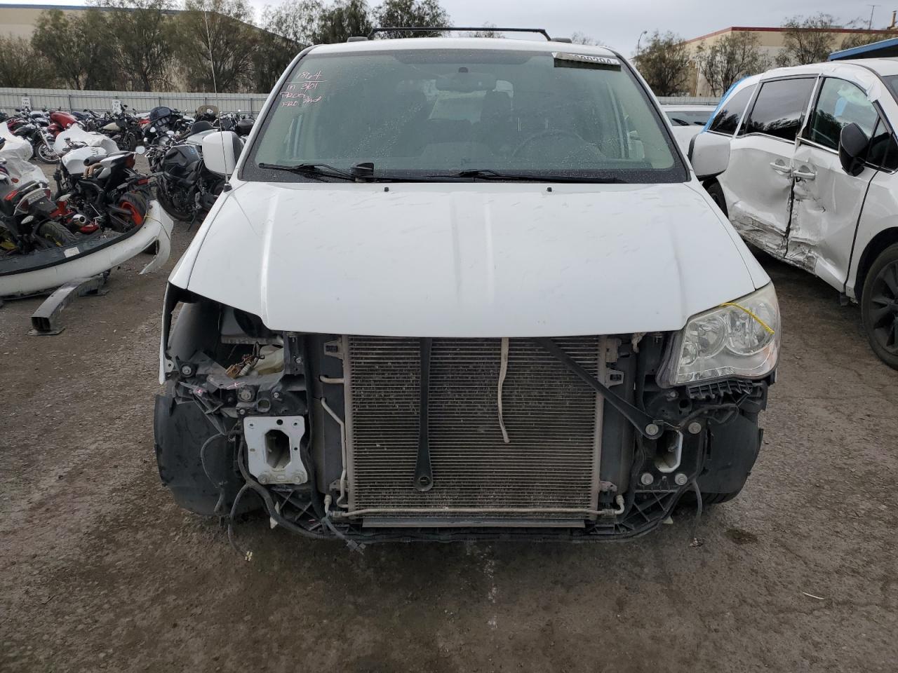 2014 CHRYSLER TOWN & COU - Фото 5