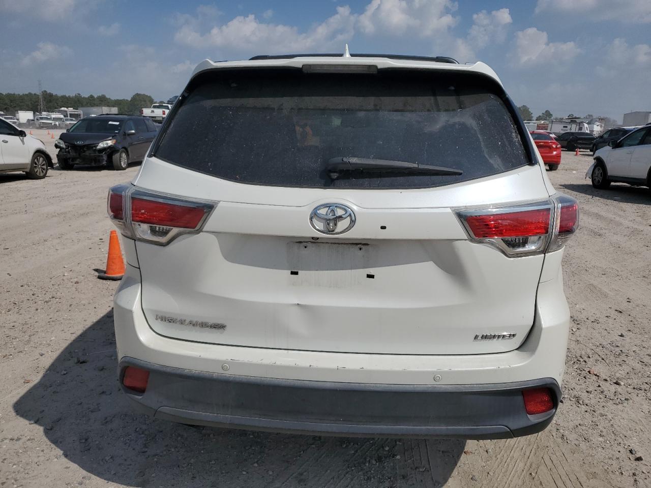 2015 TOYOTA HIGHLANDER - Image 6