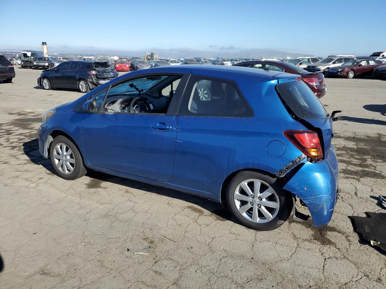 2015 TOYOTA YARIS - Фото 2