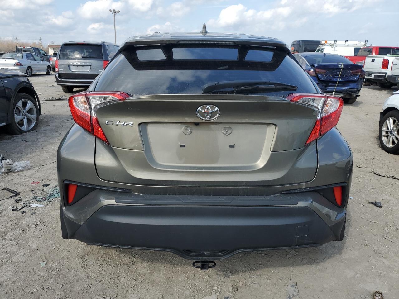 2021 TOYOTA C-HR XLE - Фото 6