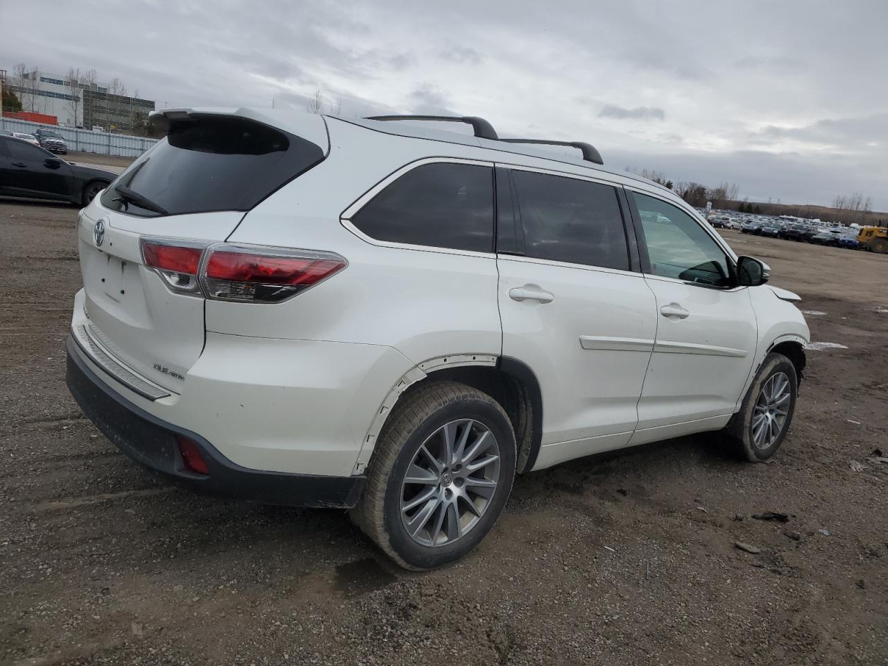 2015 TOYOTA HIGHLANDER - Image 3