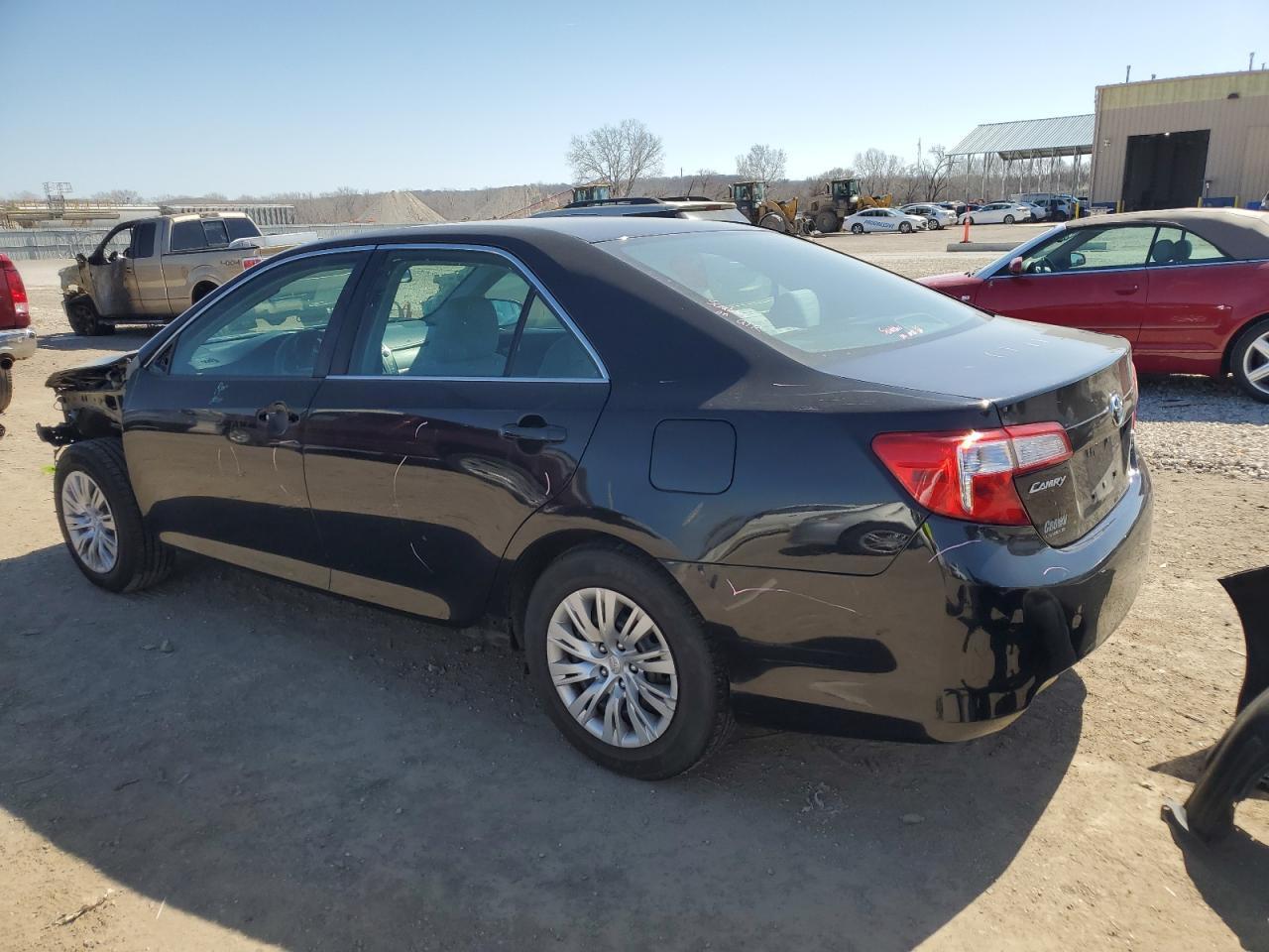 2013 TOYOTA CAMRY L - Фото 2