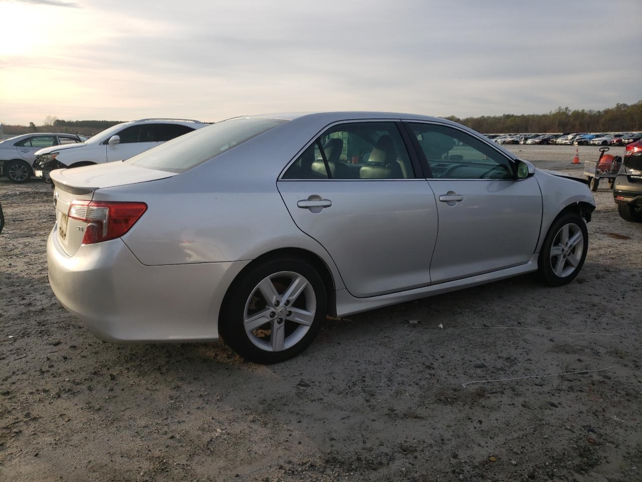 2014 TOYOTA CAMRY L - Image 3