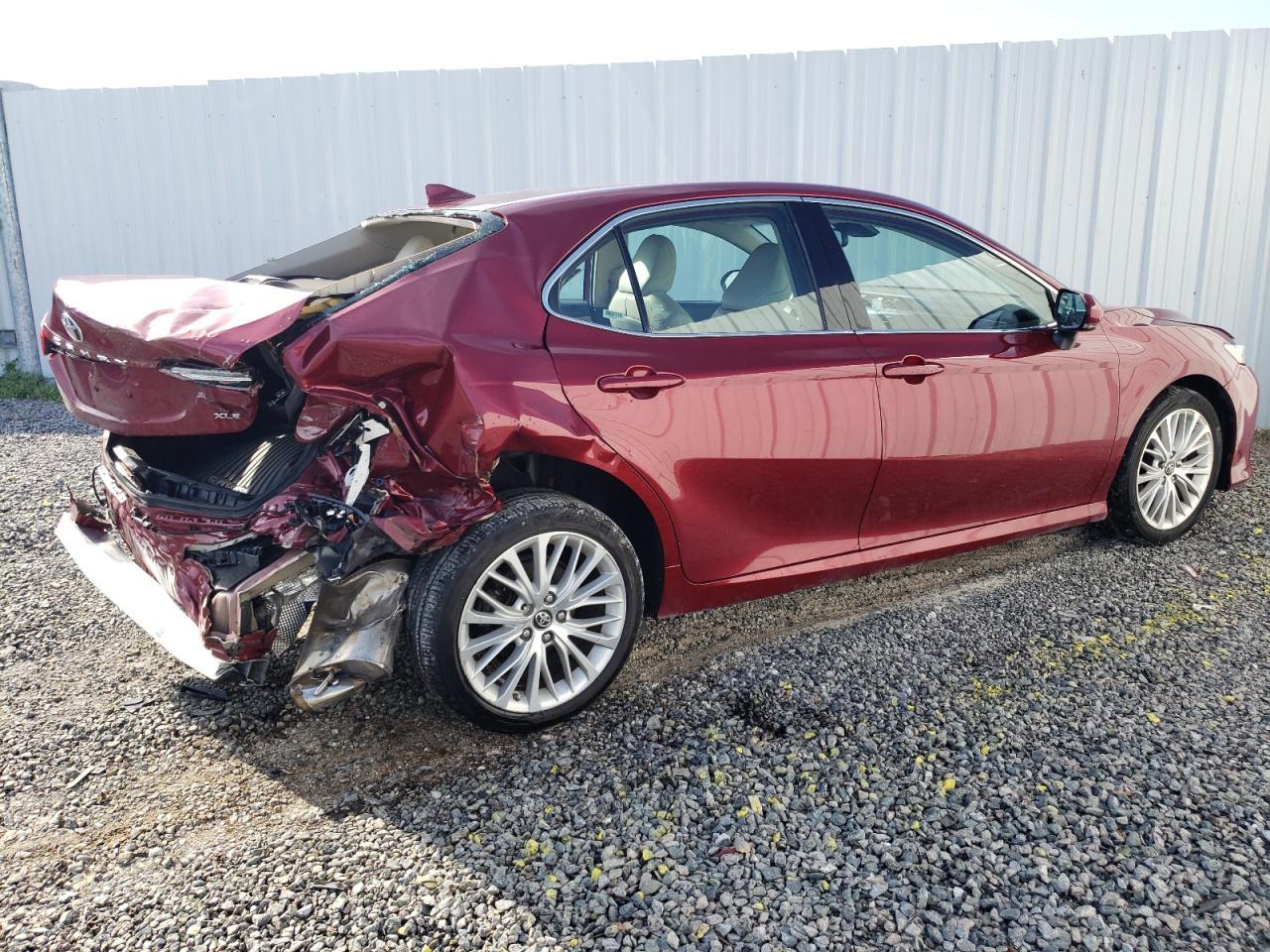 2019 TOYOTA CAMRY L - Фото 3