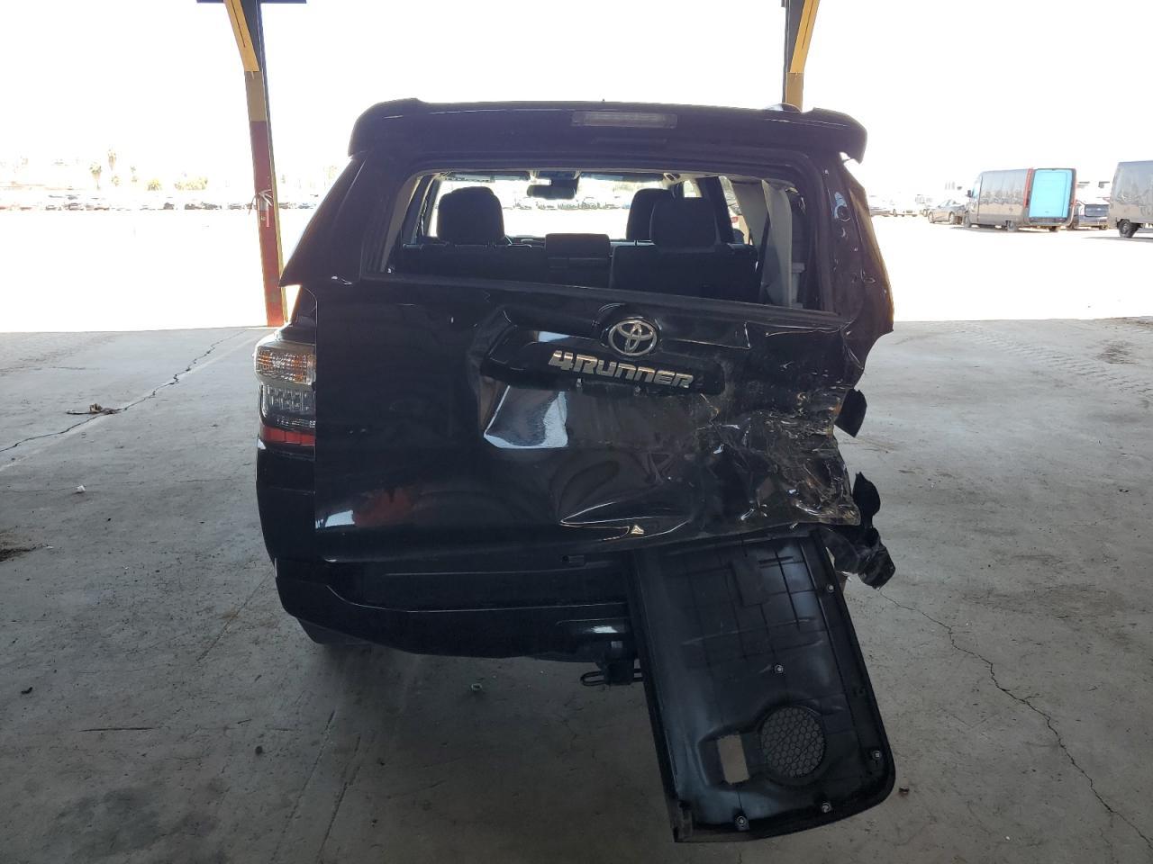 2022 TOYOTA 4RUNNER SR - Image 6