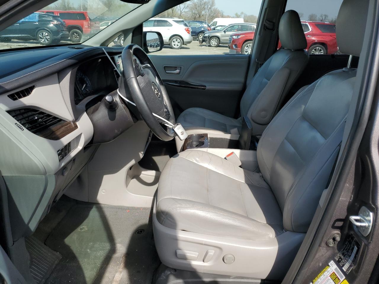 2015 TOYOTA SIENNA XLE - Фото 7