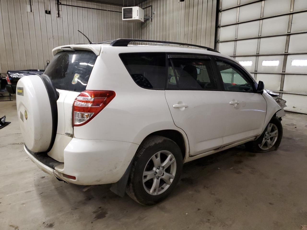 2011 TOYOTA RAV4 - Image 3