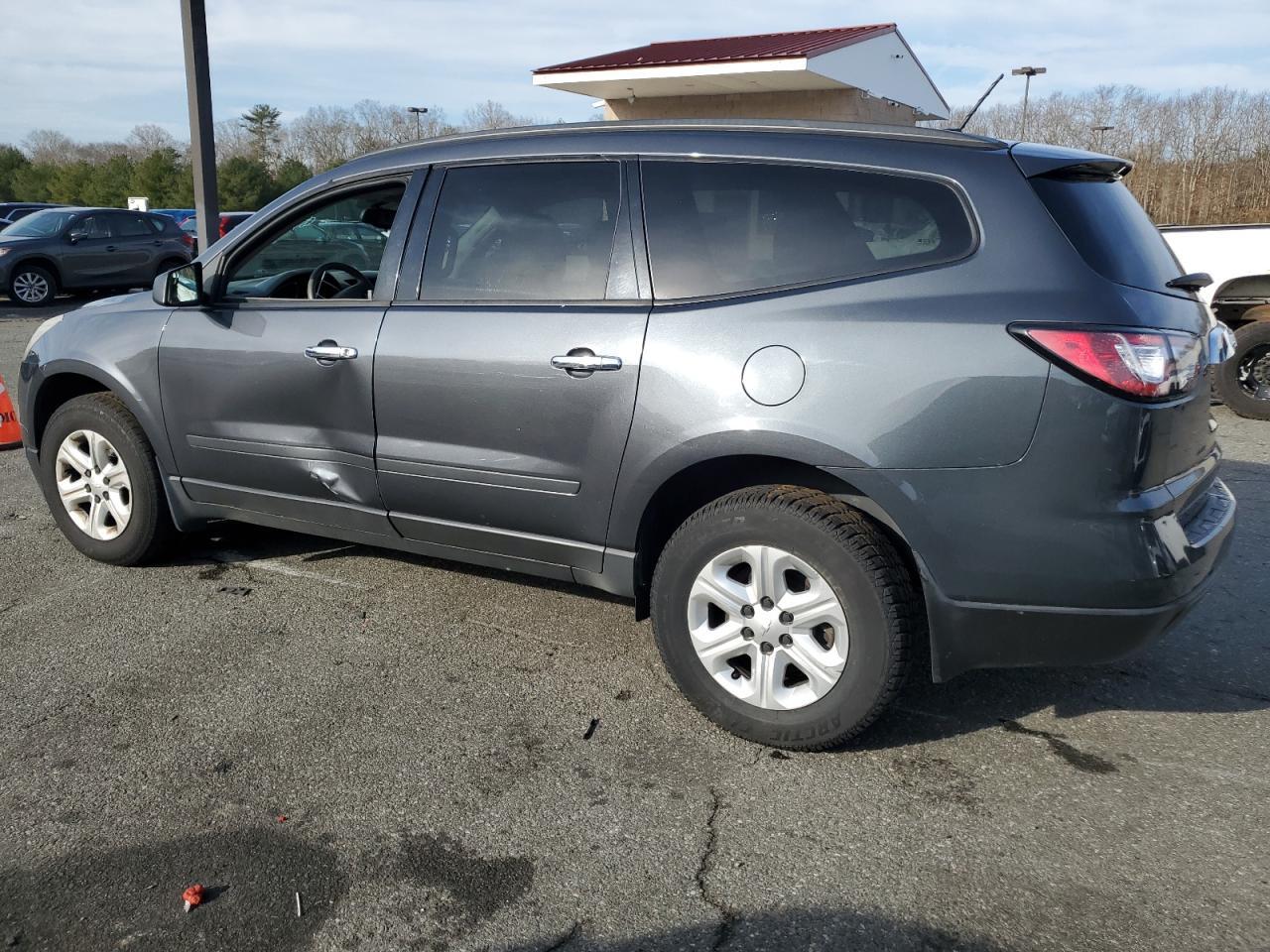 2014 CHEVROLET TRAVERSE L - Image 2