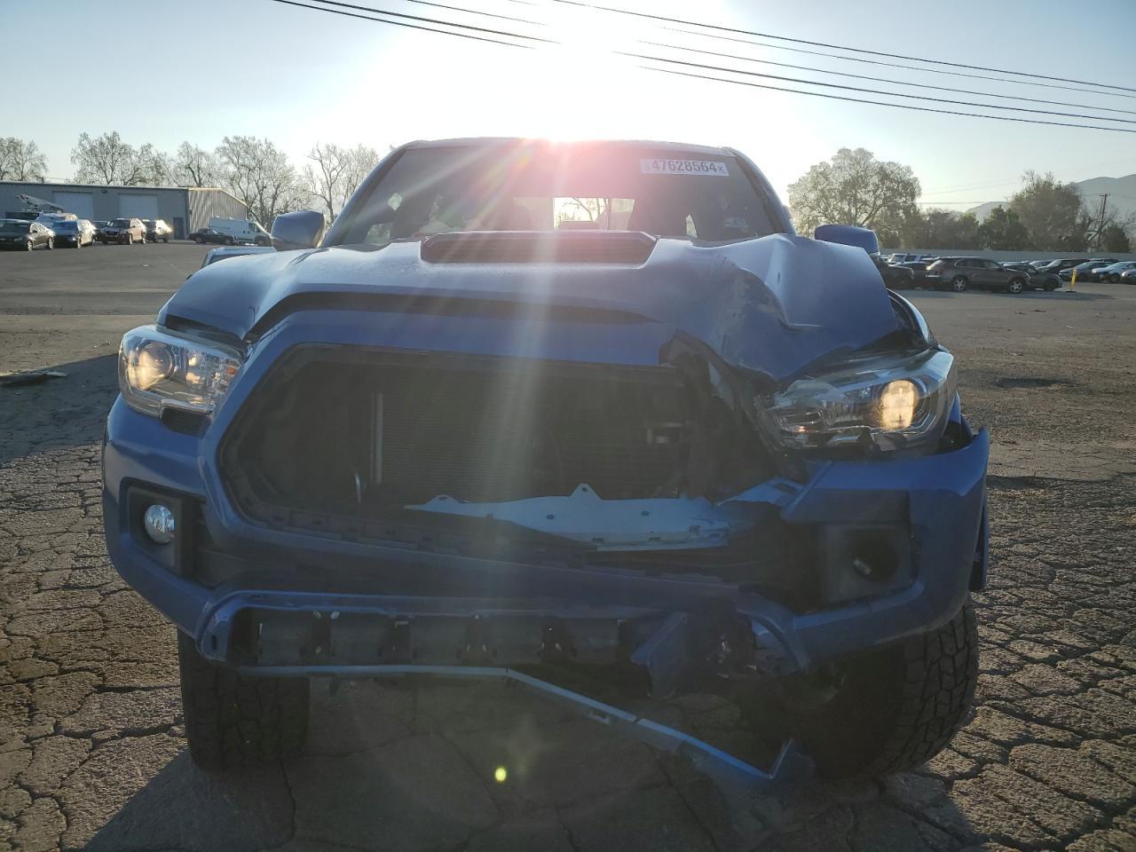 2017 TOYOTA TACOMA DOU - Фото 5