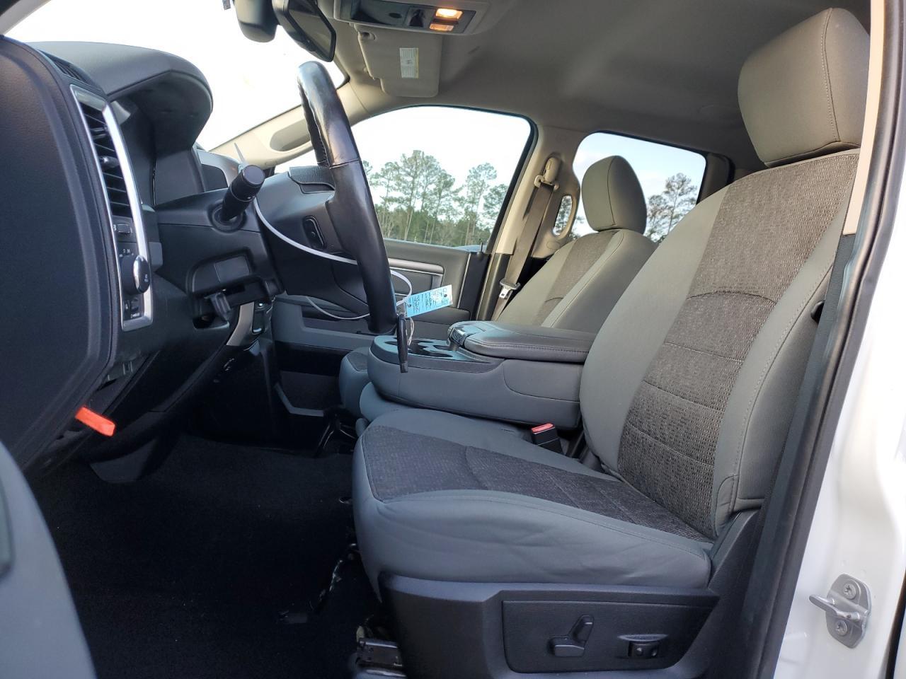 2017 RAM 1500 SLT - Фото 7