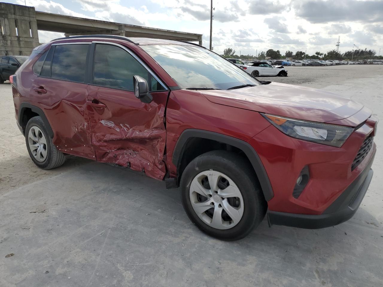 2021 TOYOTA RAV4 LE - Фото 4
