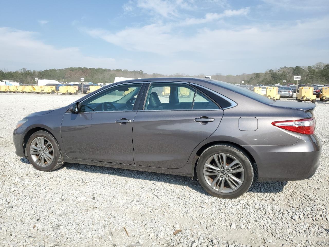 2015 TOYOTA CAMRY LE - Фото 2
