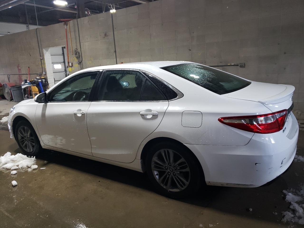 2015 TOYOTA CAMRY LE - Image 2