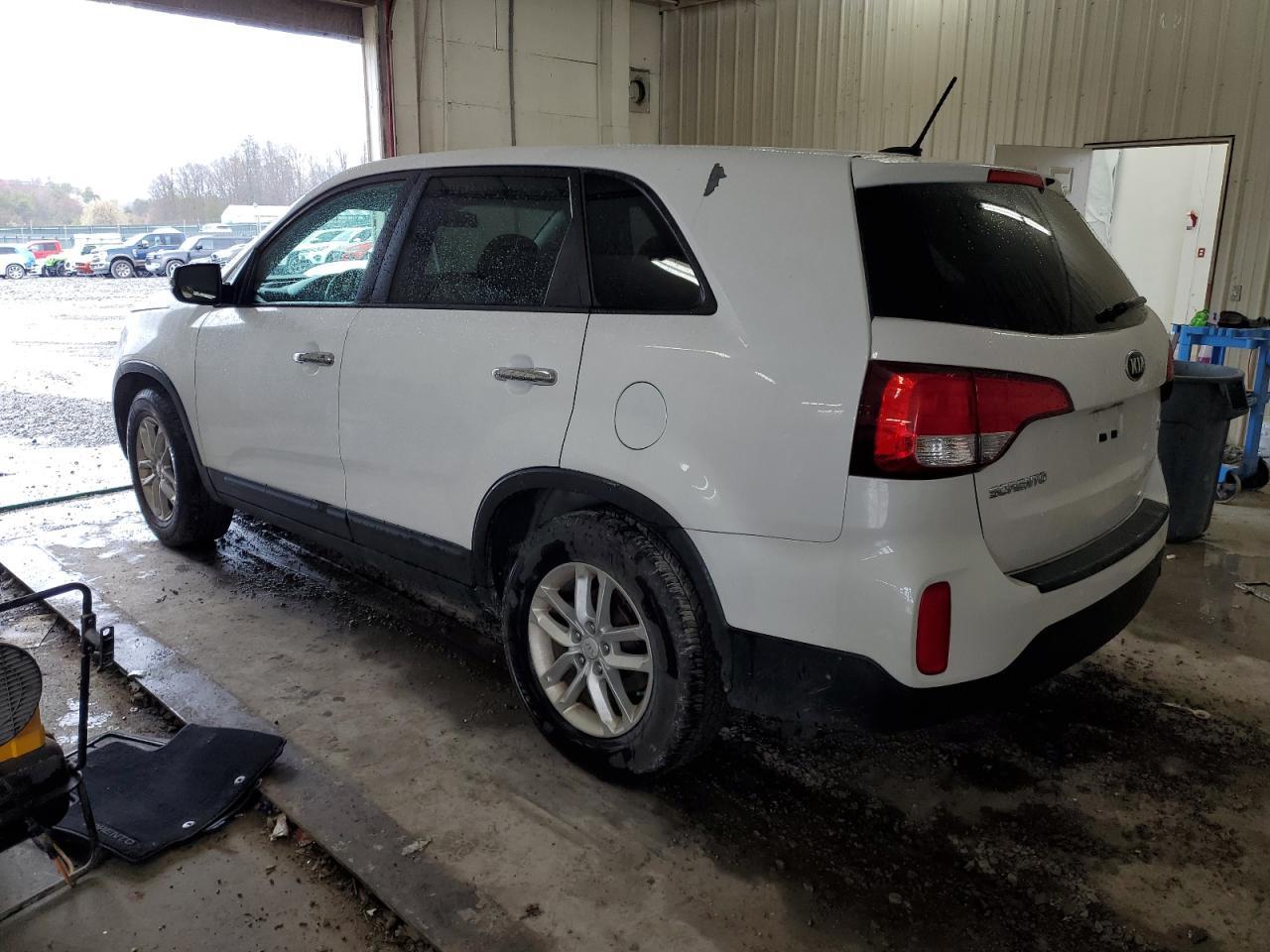 2015 KIA SORENTO LX - Image 2