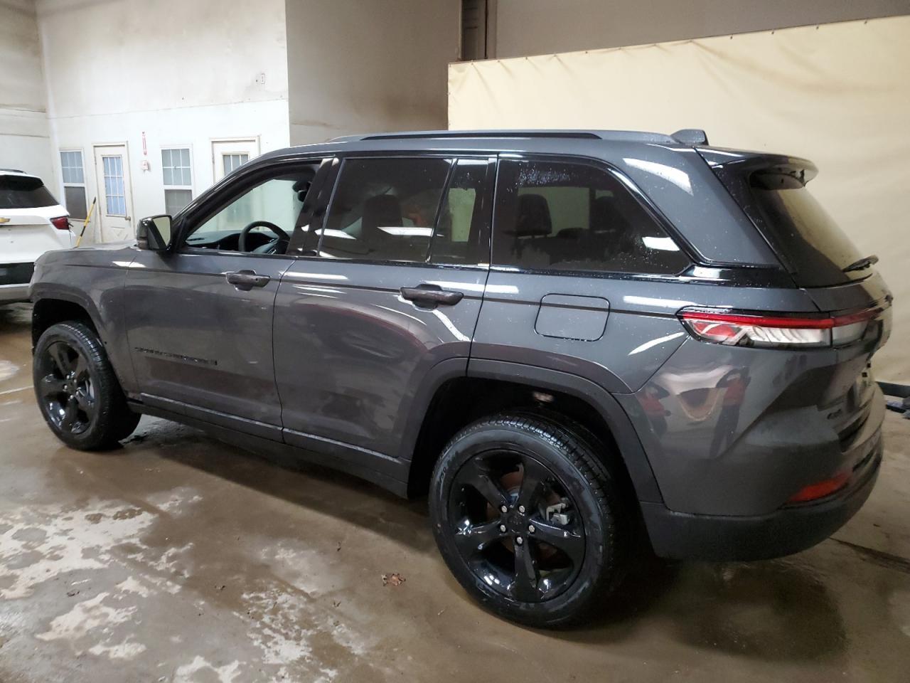 2024 JEEP GRAND CHER - Image 2