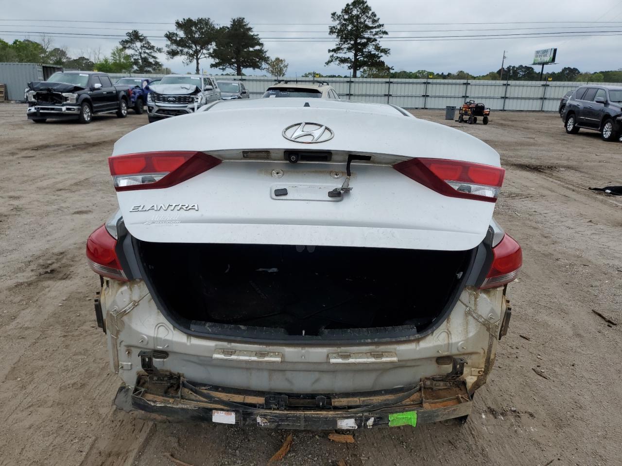 2017 HYUNDAI ELANTRA SE - Image 6