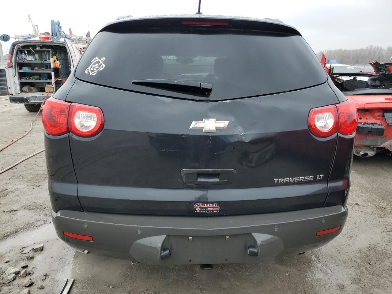 2011 CHEVROLET TRAVERSE L - Фото 6