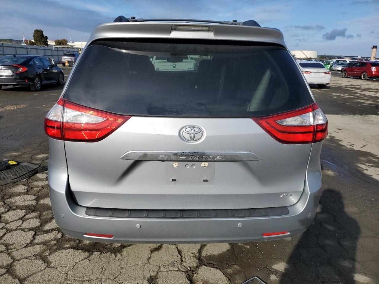 2015 TOYOTA SIENNA XLE - Фото 6