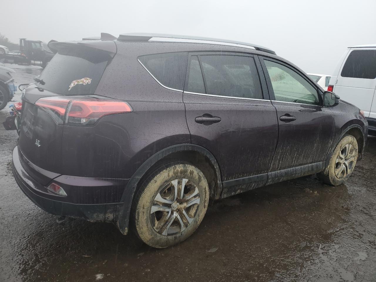 2017 TOYOTA RAV4 LE - Фото 3