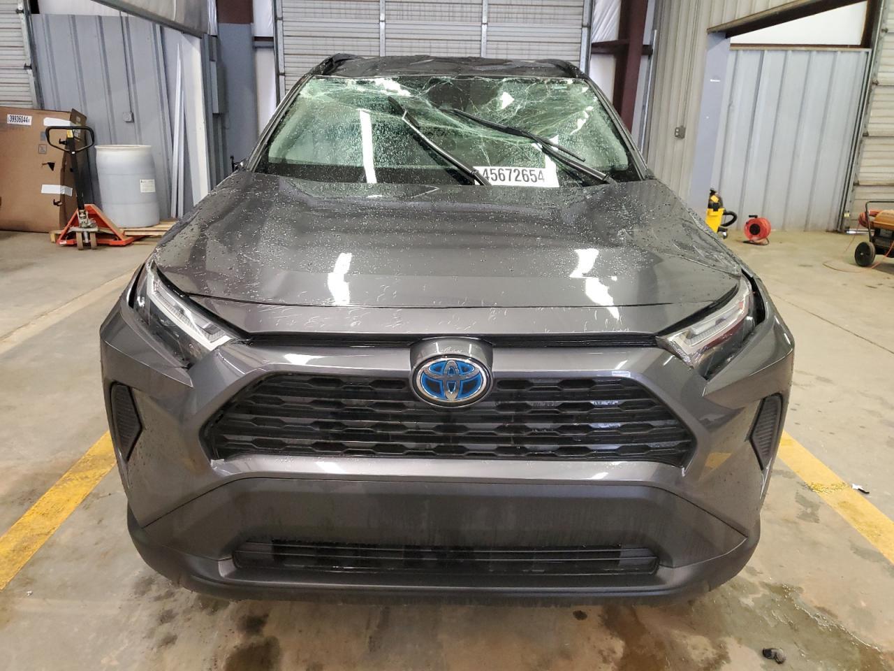 2022 TOYOTA RAV4 XLE - Image 5