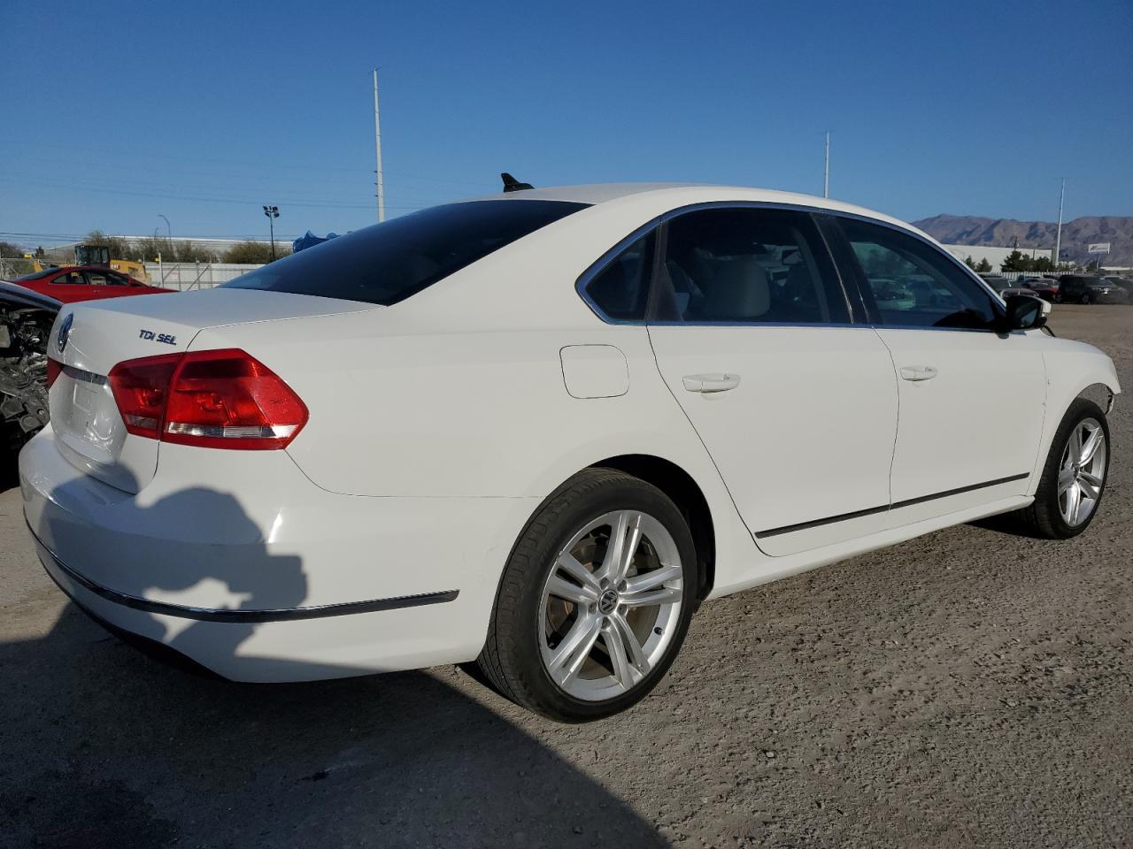 2014 VOLKSWAGEN PASSAT SEL - Фото 3