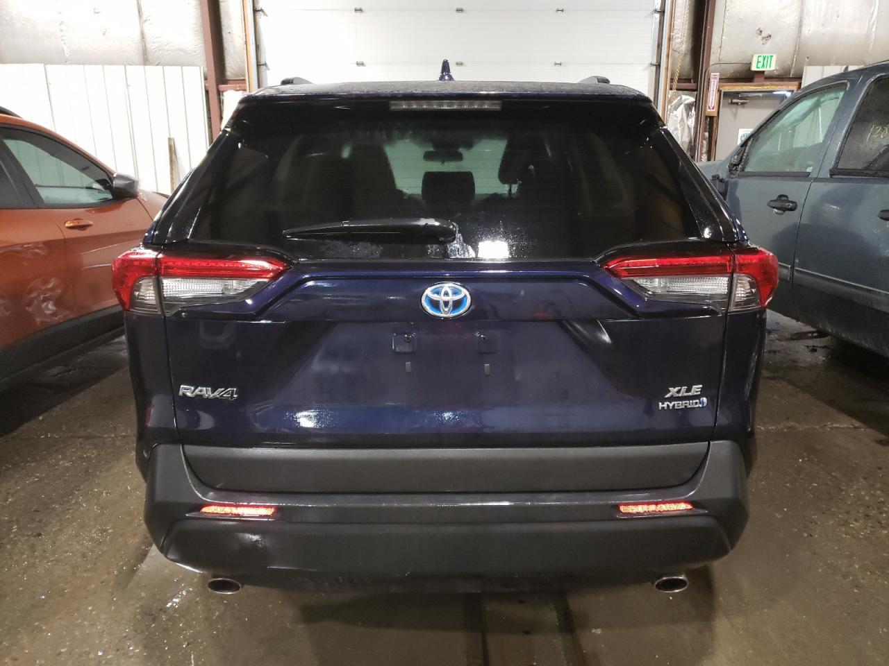 2020 TOYOTA RAV4 XLE - Image 6