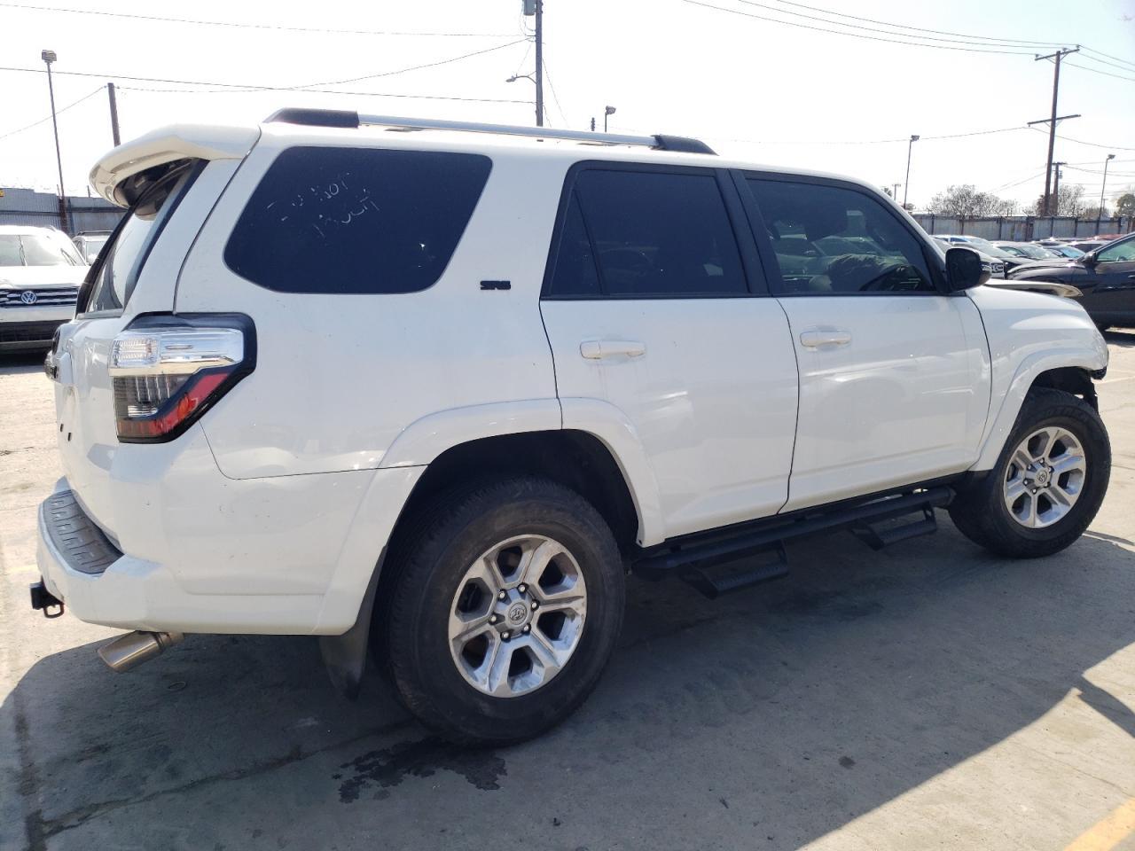 2022 TOYOTA 4RUNNER SR - Фото 3