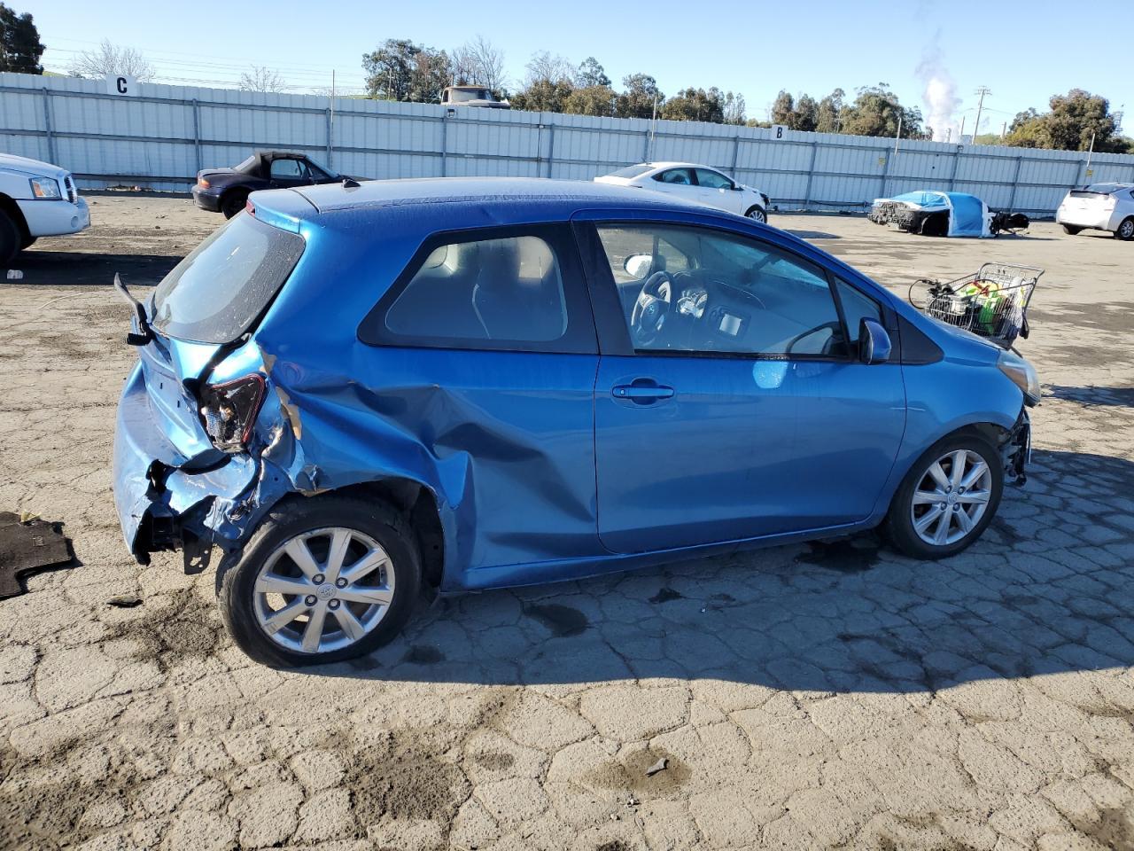 2015 TOYOTA YARIS - Фото 3