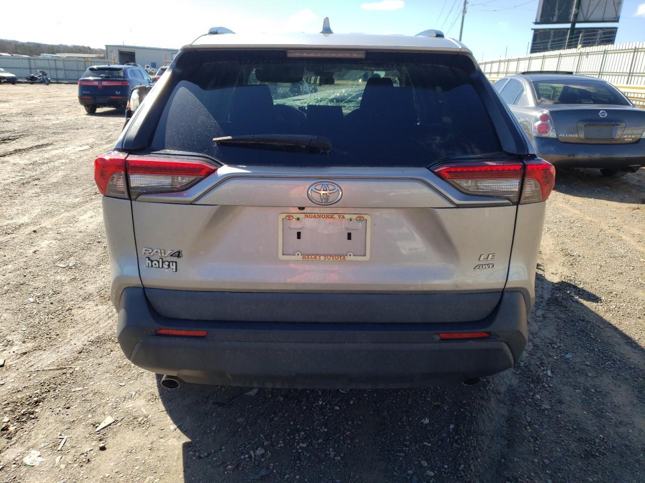 2021 TOYOTA RAV4 LE - Фото 6