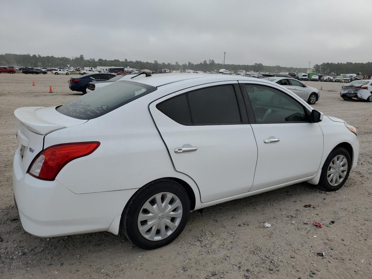 2016 NISSAN VERSA S - Фото 3
