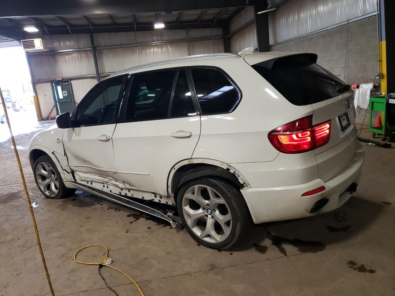 2012 BMW X5 XDRIVE5 - Image 2