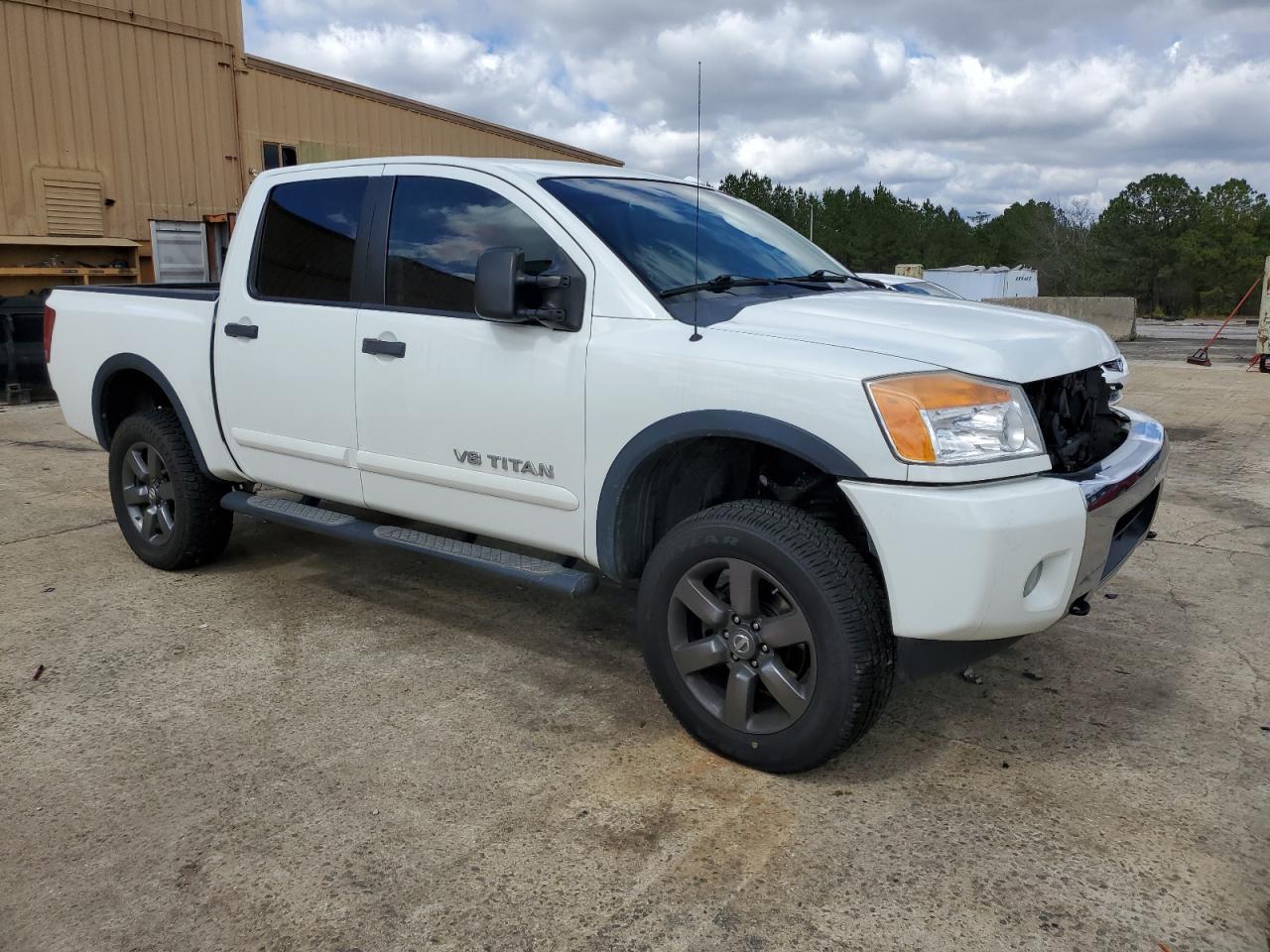 2015 NISSAN TITAN S - Фото 4