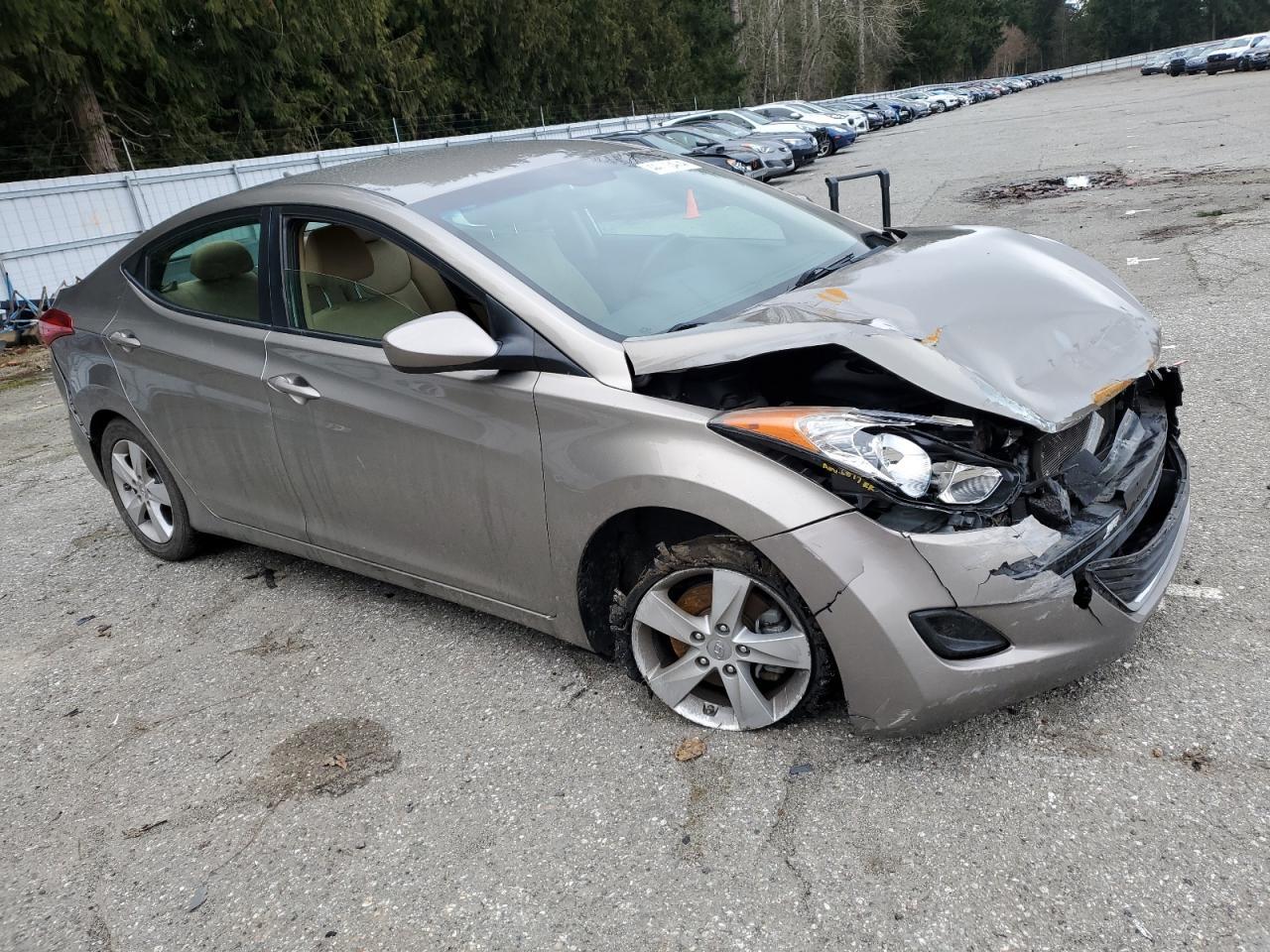 2013 HYUNDAI ELANTRA GL - Image 4