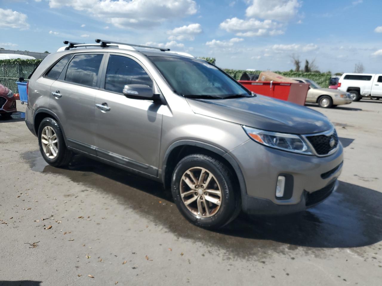 2015 KIA SORENTO LX - Image 4