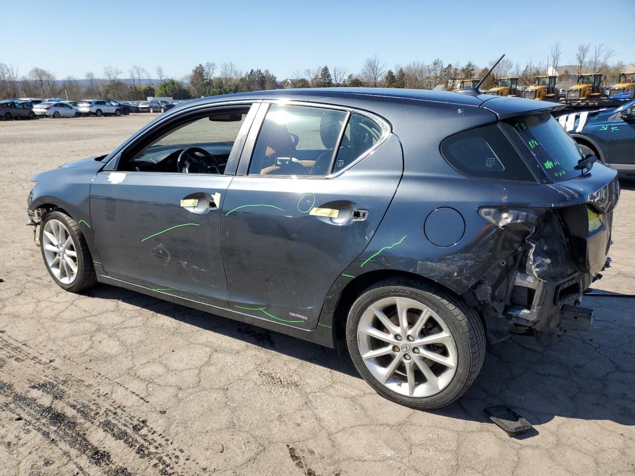 2011 LEXUS CT 200 - Фото 2