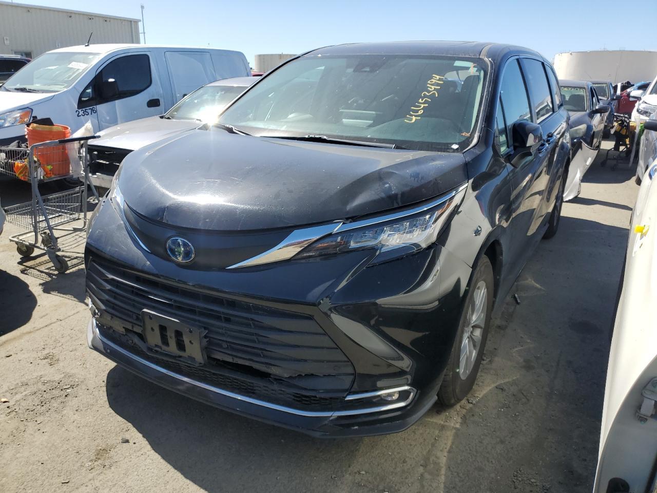 2022 TOYOTA SIENNA XLE car image