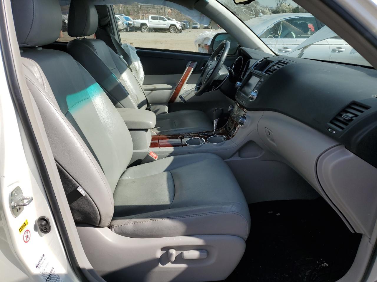 2011 TOYOTA HIGHLANDER - Фото 7