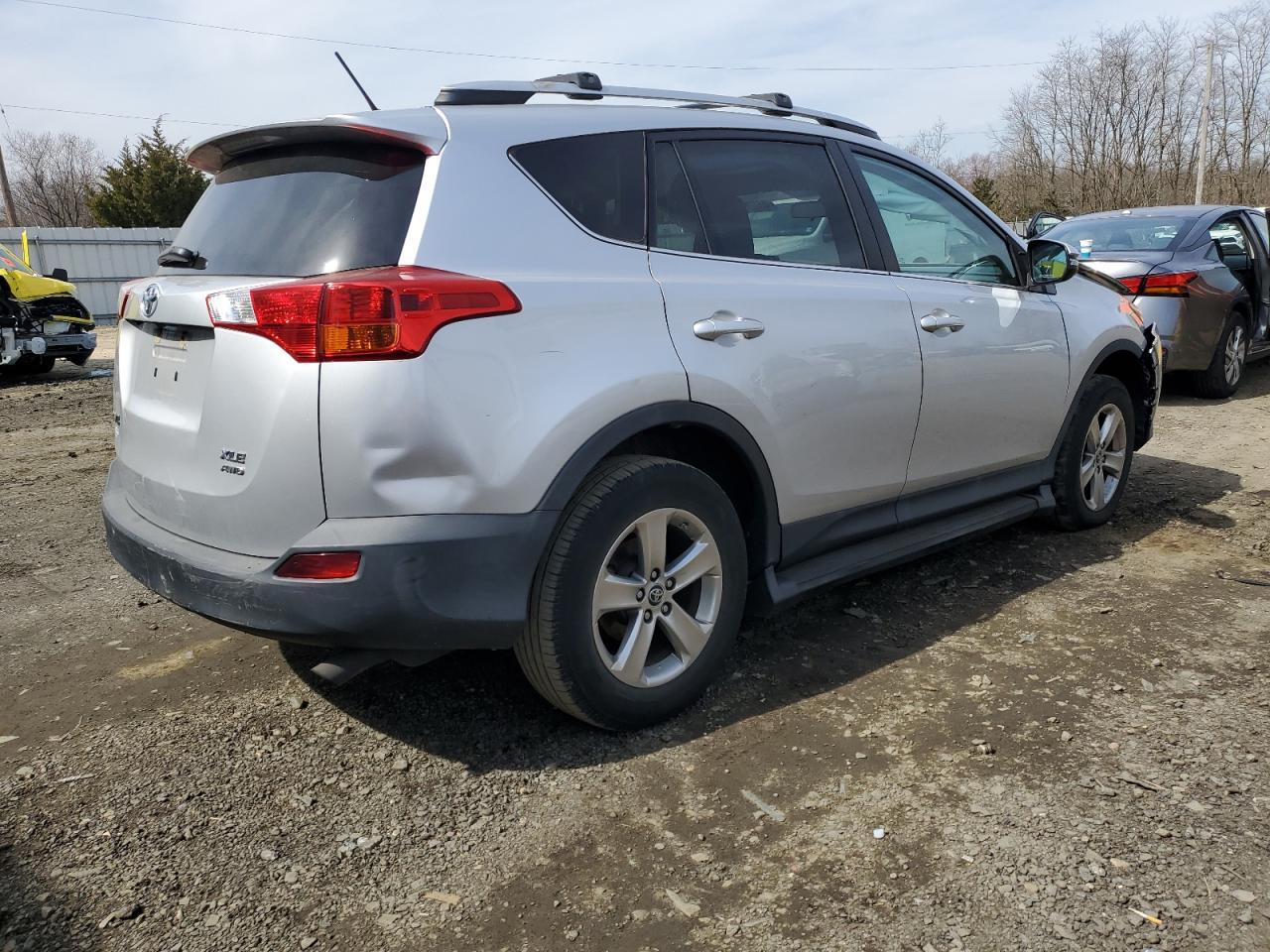 2015 TOYOTA RAV4 XLE - Фото 3