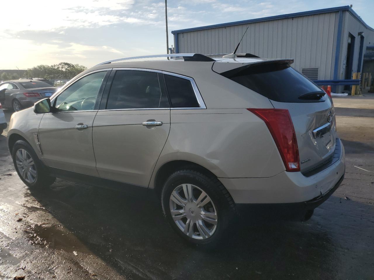 2011 CADILLAC SRX LUXURY - Image 2