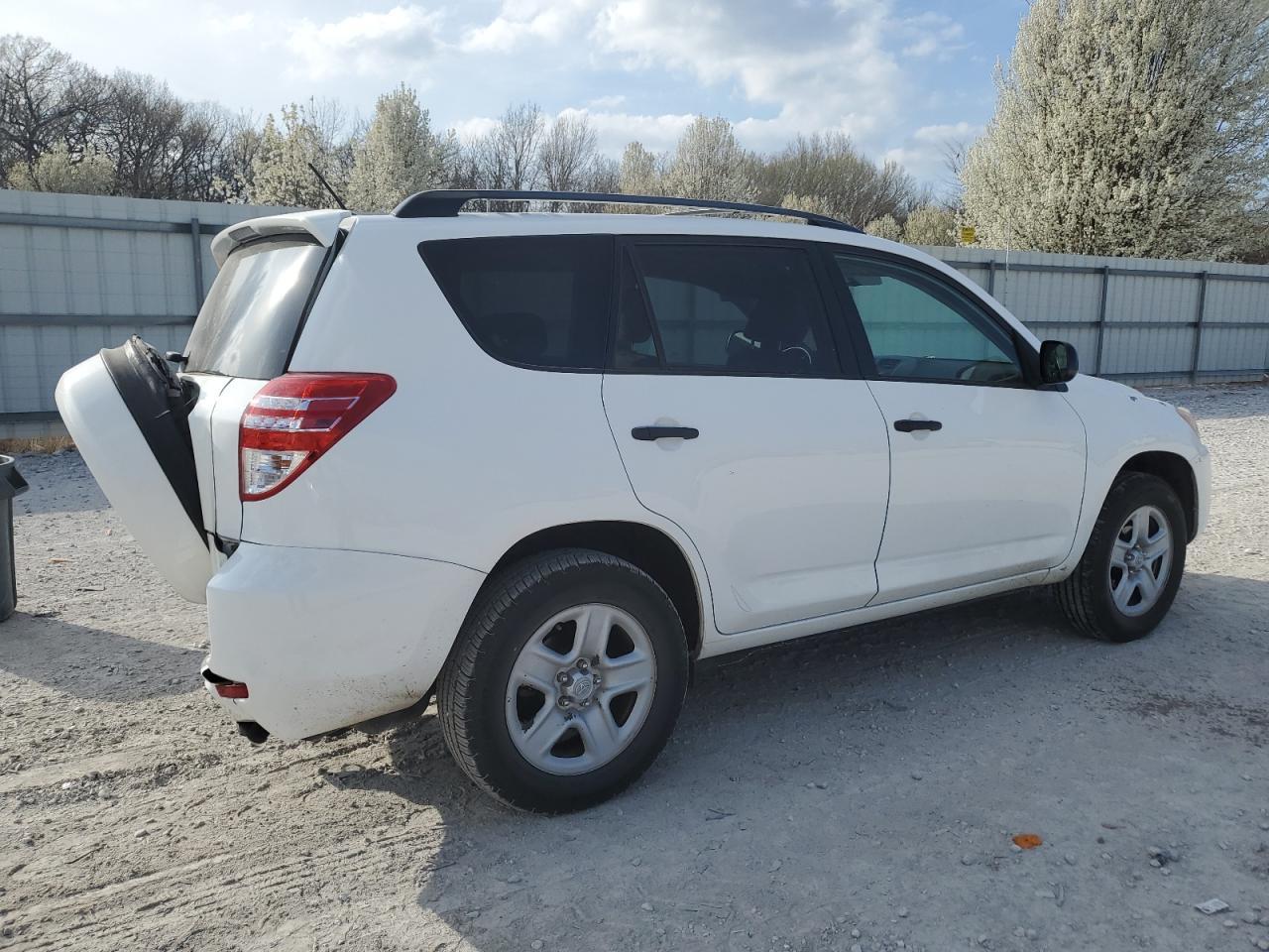 2011 TOYOTA RAV4 - Image 3