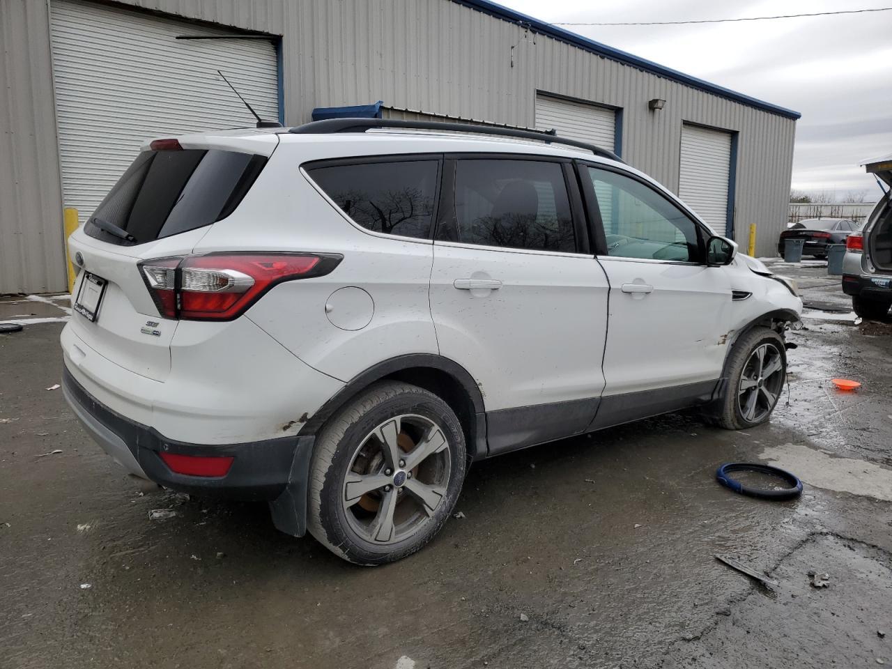2017 FORD ESCAPE SE - Фото 3