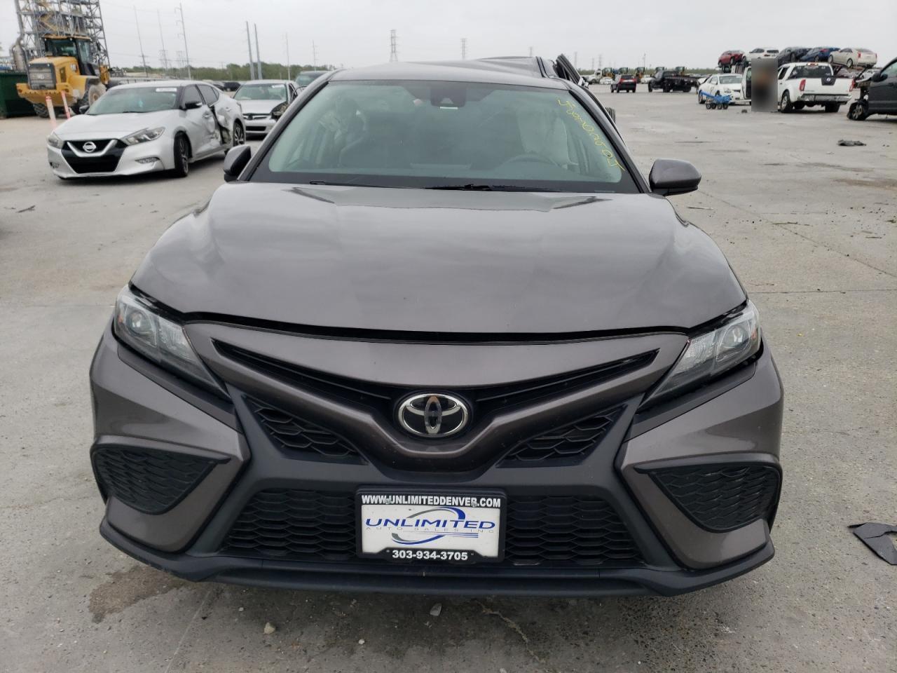 2021 TOYOTA CAMRY SE - Фото 5