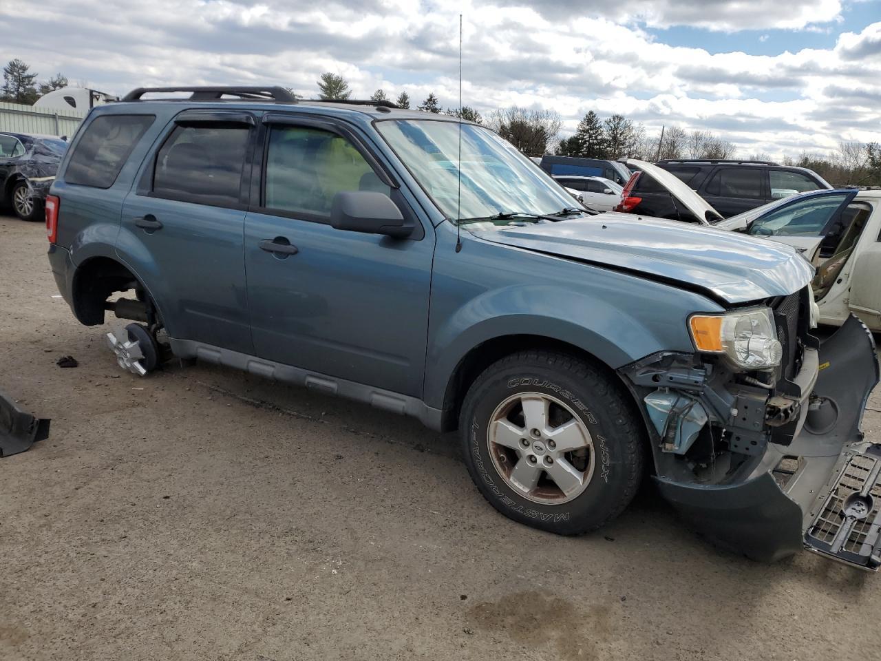 2010 FORD ESCAPE XLT - Image 4