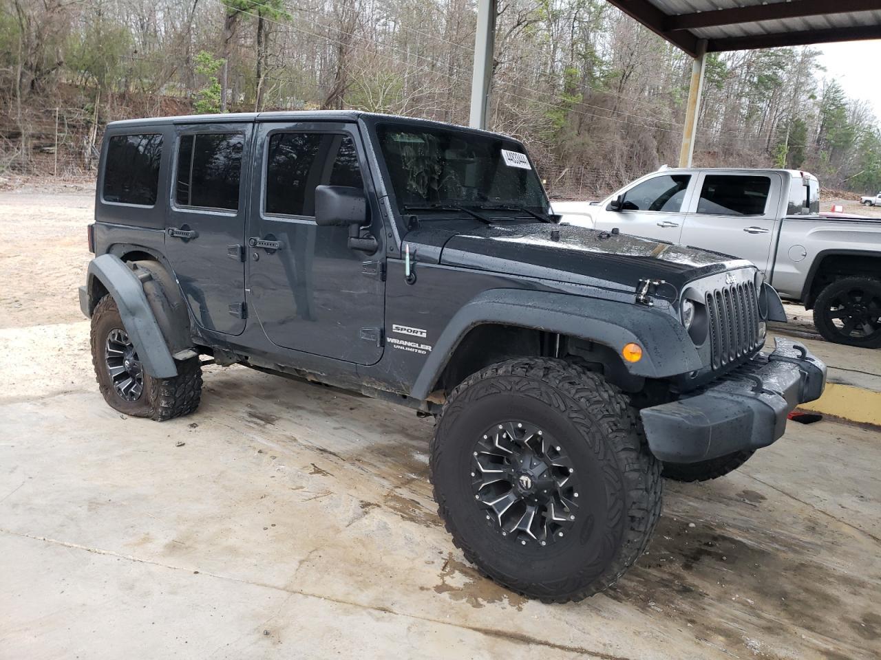 2017 JEEP WRANGLER U - Image 4