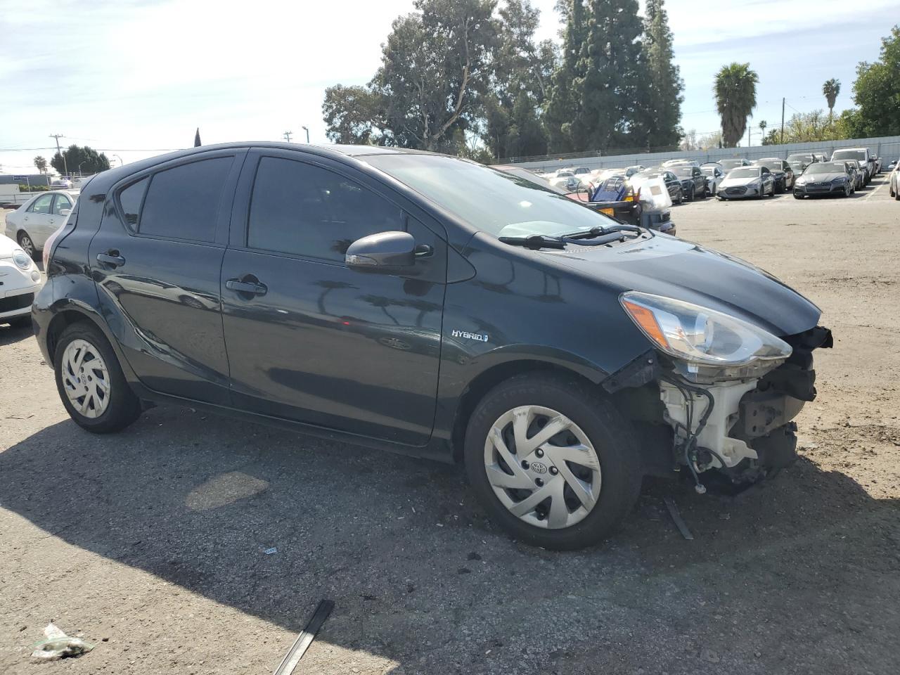 2015 TOYOTA PRIUS C - Image 4