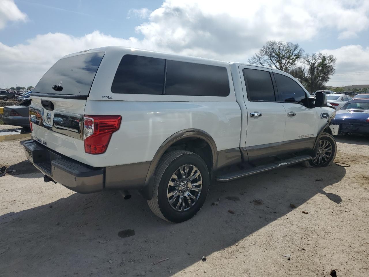 2017 NISSAN TITAN XD S - Фото 3