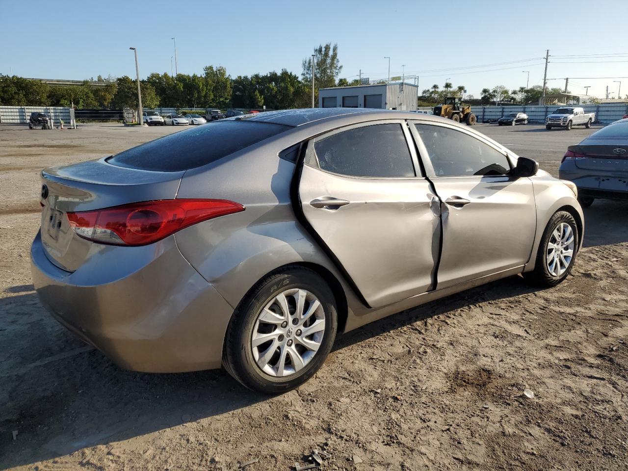 2011 HYUNDAI ELANTRA GL - Image 3