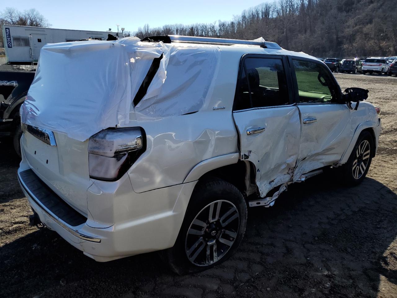 2018 TOYOTA 4RUNNER SR - Фото 3
