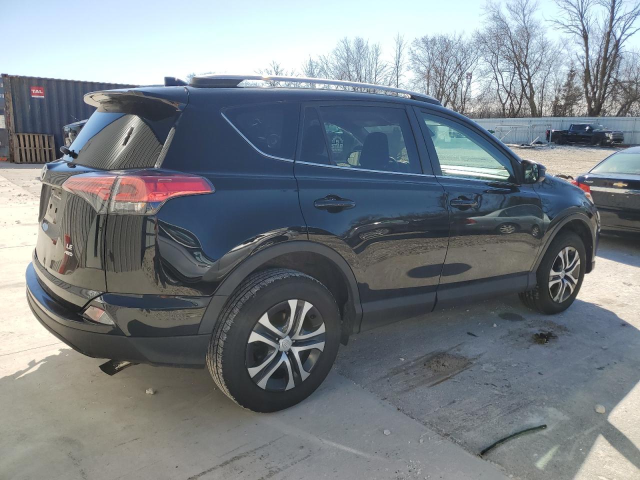 2017 TOYOTA RAV4 LE - Image 3